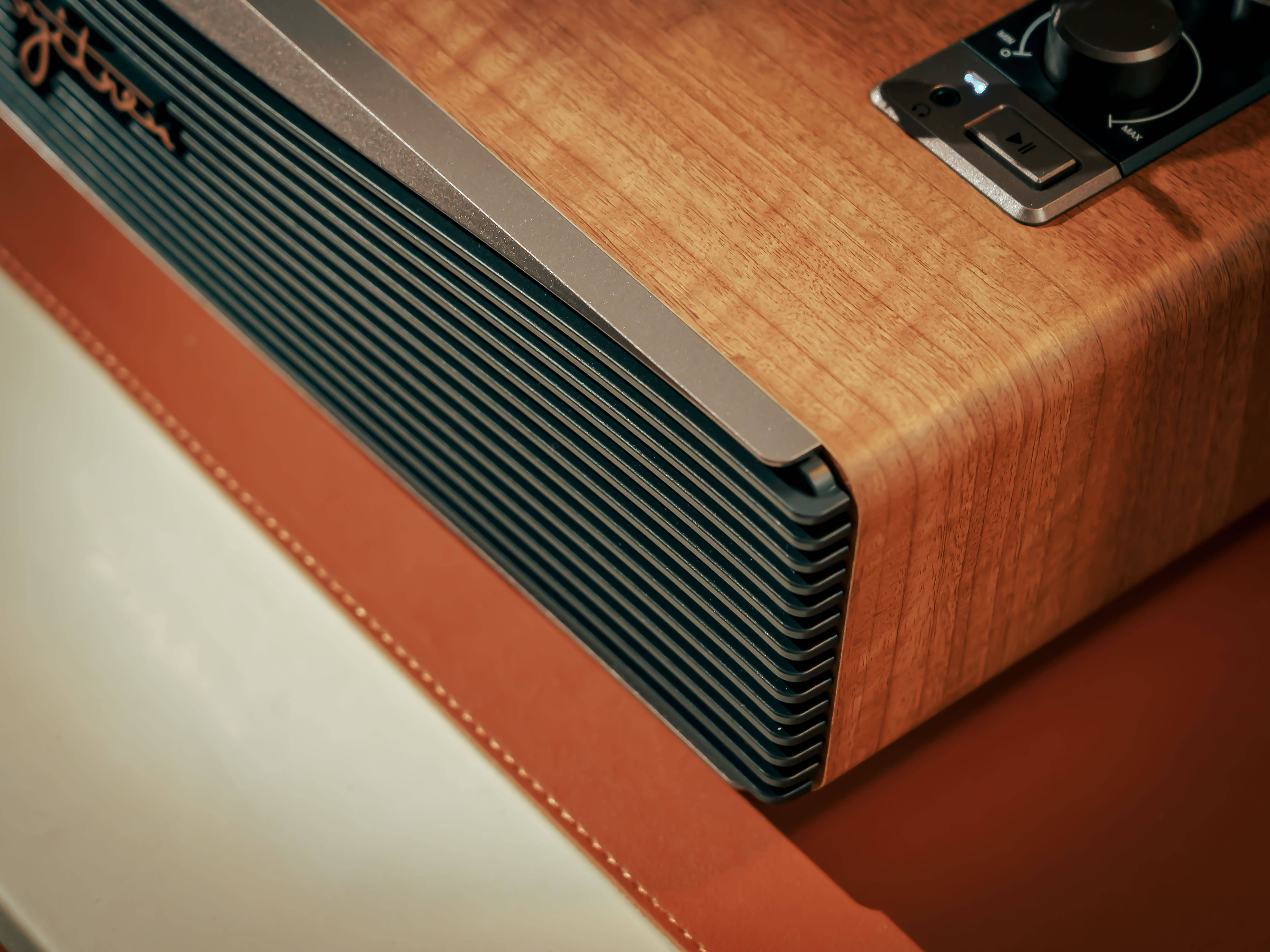 Syitren赛塔林PARON II上手:品味黑胶唱片机独特的复古韵味