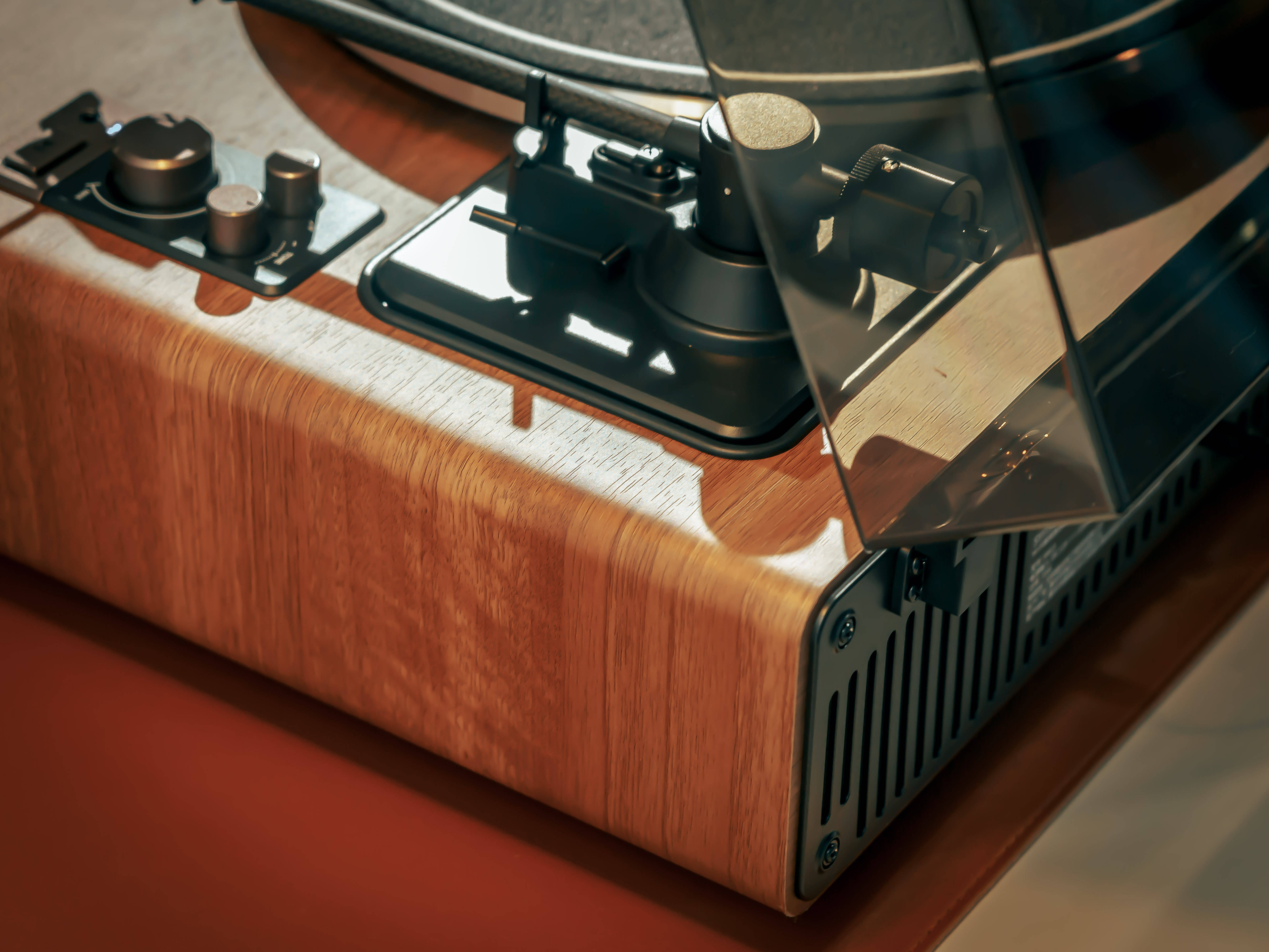 Syitren赛塔林PARON II上手:品味黑胶唱片机独特的复古韵味