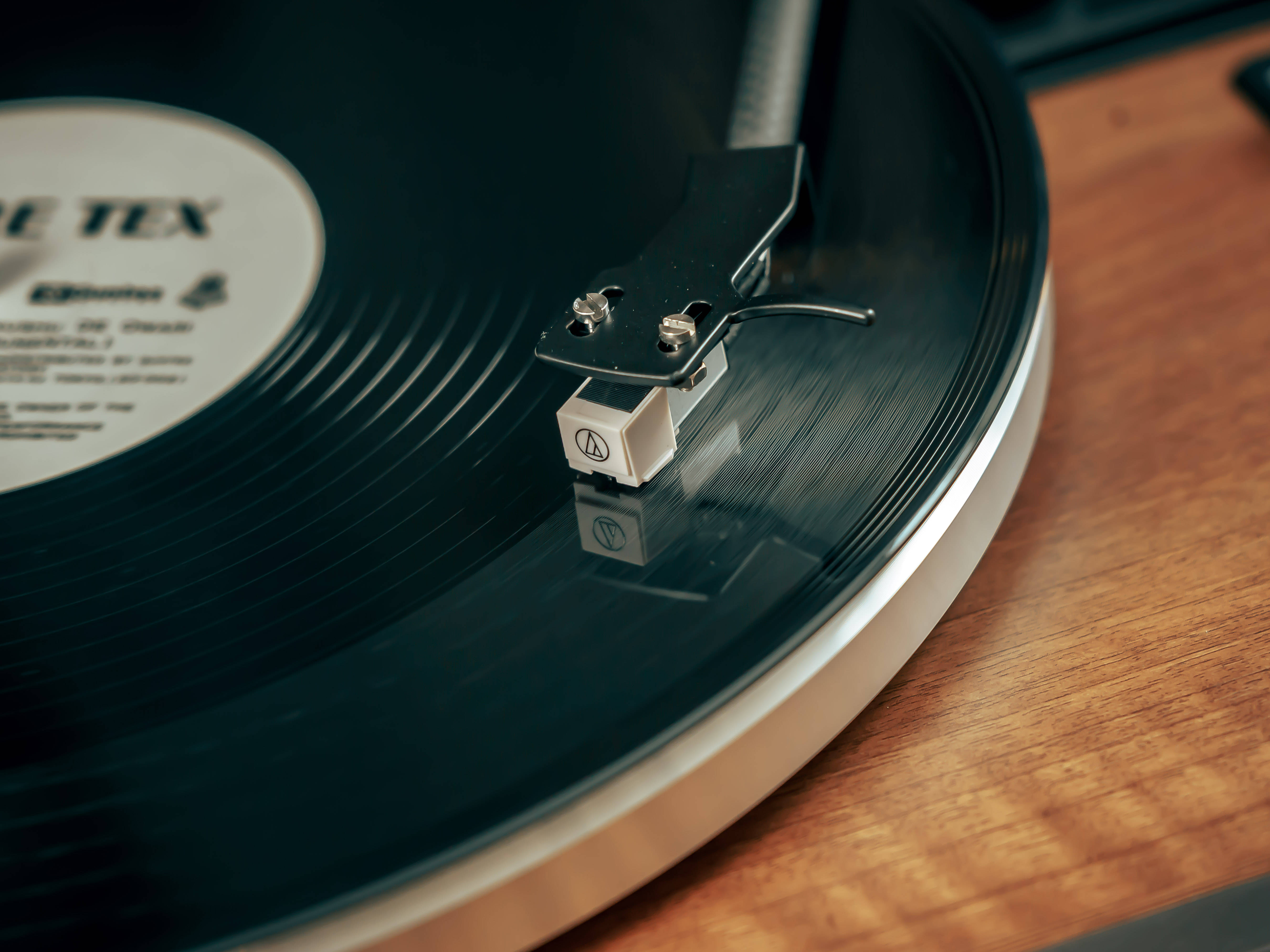 Syitren赛塔林PARON II上手:品味黑胶唱片机独特的复古韵味