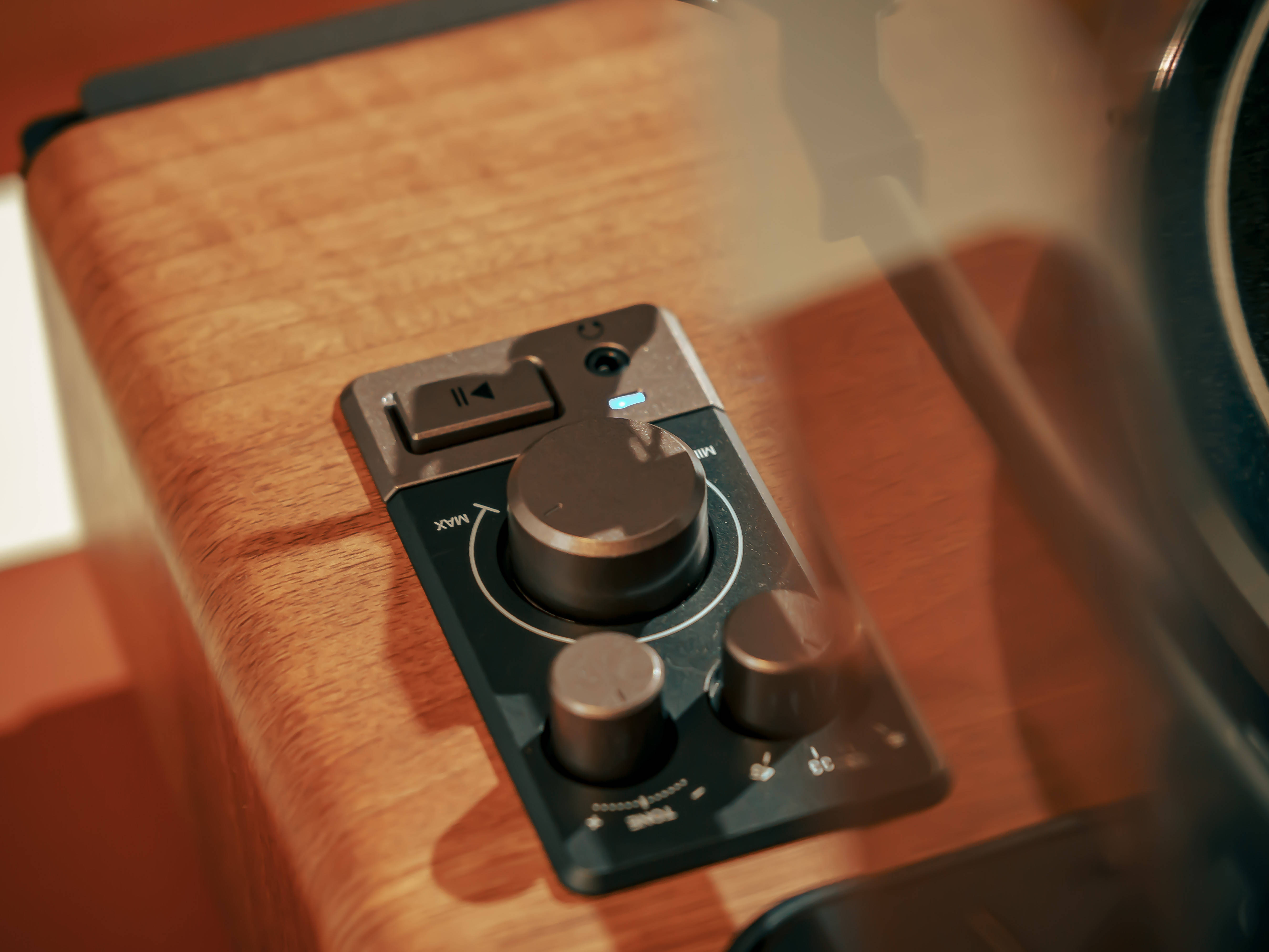 Syitren赛塔林PARON II上手:品味黑胶唱片机独特的复古韵味