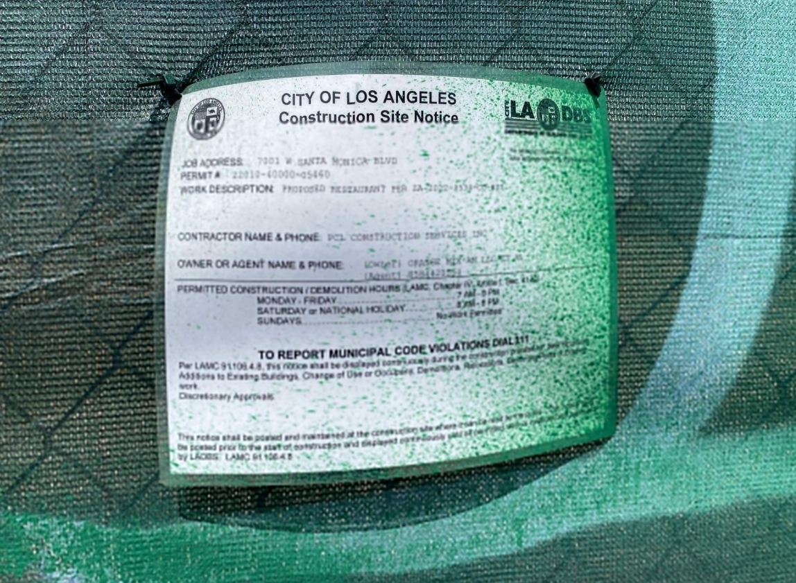 特斯拉推出“汽车影院 & 餐厅”超级充电站,提供电影、食物和充电桩设施