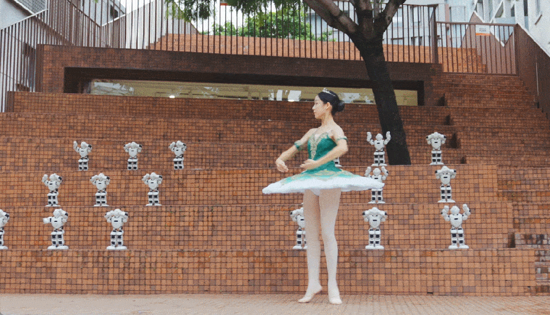 突如其来！深圳街头突现大规模机器人群体……