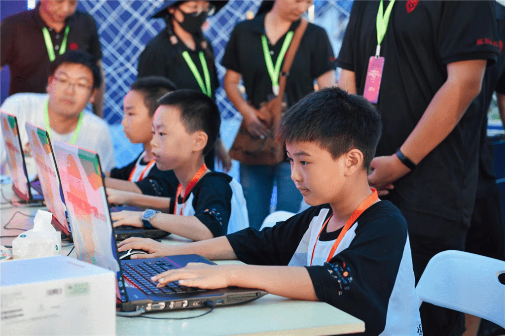 点燃青少年科技梦想：奉贤街道引领机器人比赛风潮