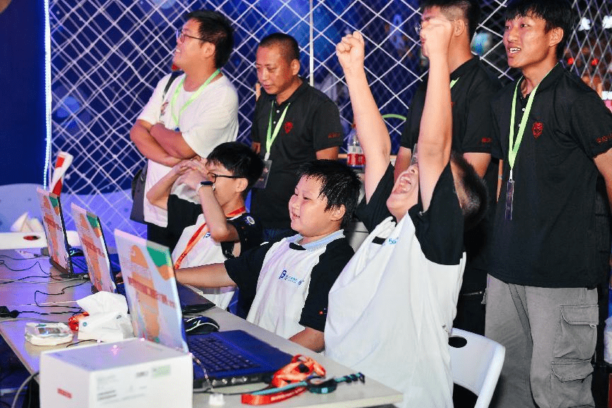 点燃青少年科技梦想：奉贤街道引领机器人比赛风潮