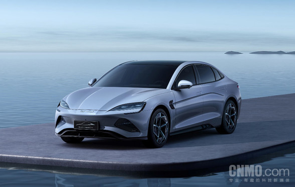 比亚迪海豹车型：轻量化锂电池为电动汽车注入强大动力