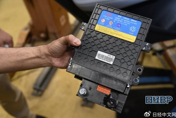 比亚迪海豹车型：轻量化锂电池为电动汽车注入强大动力