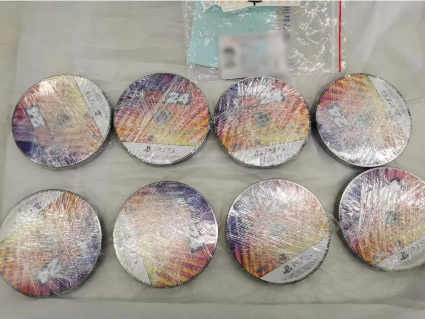 一男子人身绑藏 79 张 PS5 游戏光盘入境被查，均为《NBA 2K24》