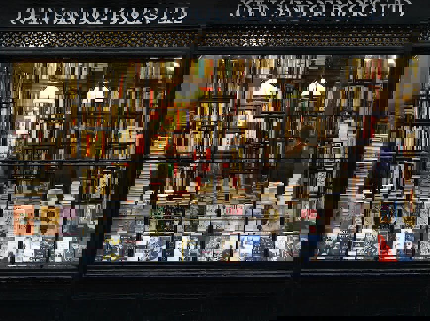 法国政府采取措施，要求亚马逊等网上书店提高运费以保护实体书店