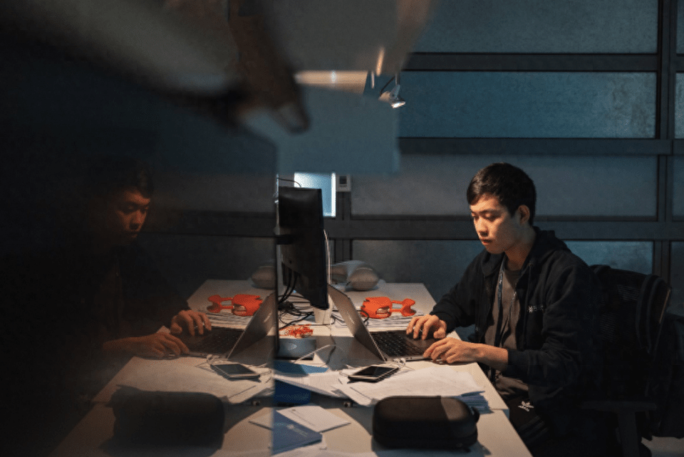 MBZUAI：四年内成为全球第18名的人工智能大学