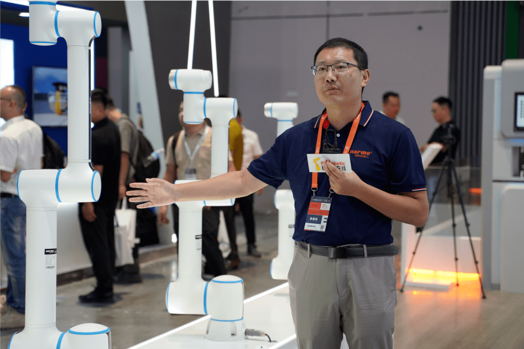 AI+焊接，工博会上的海默机器人“技多不压身”