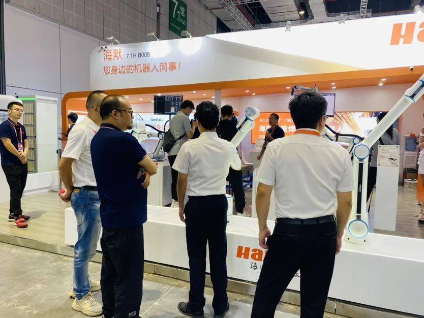 AI+焊接，工博会上的海默机器人“技多不压身”