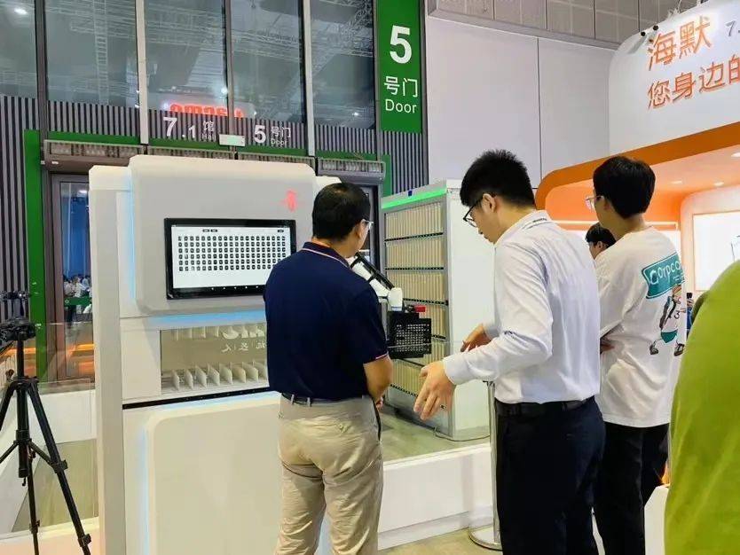 AI+焊接，工博会上的海默机器人“技多不压身”