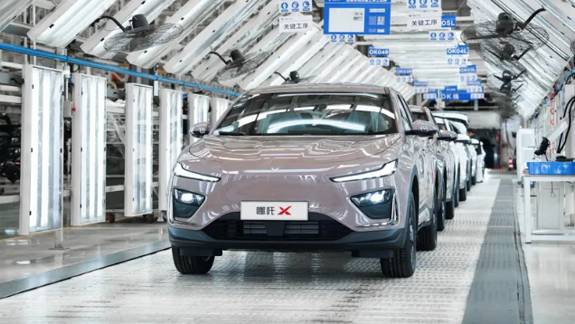 哪吒X:全新智能SUV首批车辆下线,即将在10月上市,引起广泛关注