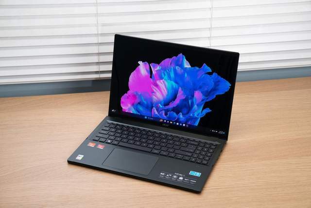 搭载锐龙7 7840U处理器的宏碁传奇Edge 16轻薄本:大屏便携AI利器的终极评测