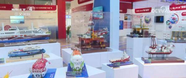 国内人工智能领域迎来大规模新品发布，众多“大国重器”集中展示