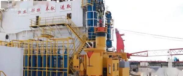 国内人工智能领域迎来大规模新品发布，众多“大国重器”集中展示