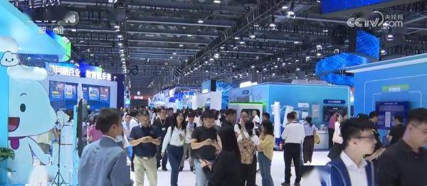 国内人工智能领域迎来大规模新品发布，众多“大国重器”集中展示