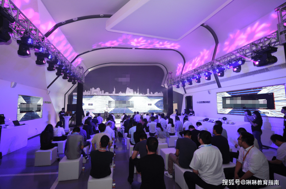 教育领域迎来变革：人工智能崛起将淘汰传统教师和学习方式