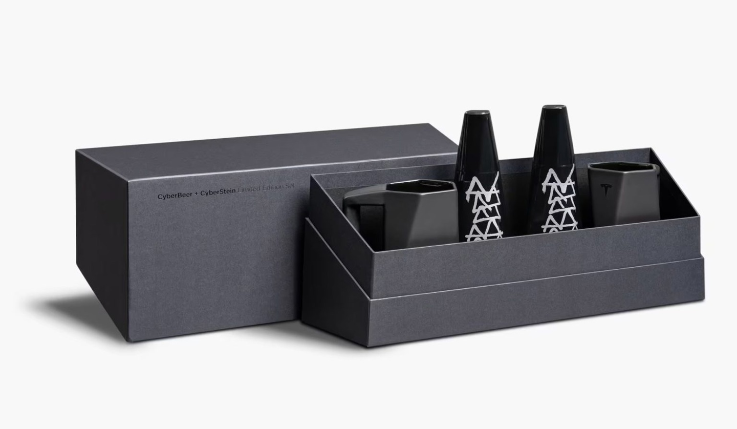 特斯拉推出赛博啤酒与酒杯套装:灵感来自 Cybertruck,售价 150 美元