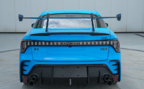 领克03+Cyan 定制车型亮相：鲜艳Cyan蓝车漆引人瞩目