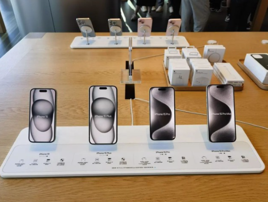 科技热潮：华为Mate60和iPhone15系列引发销售飙升