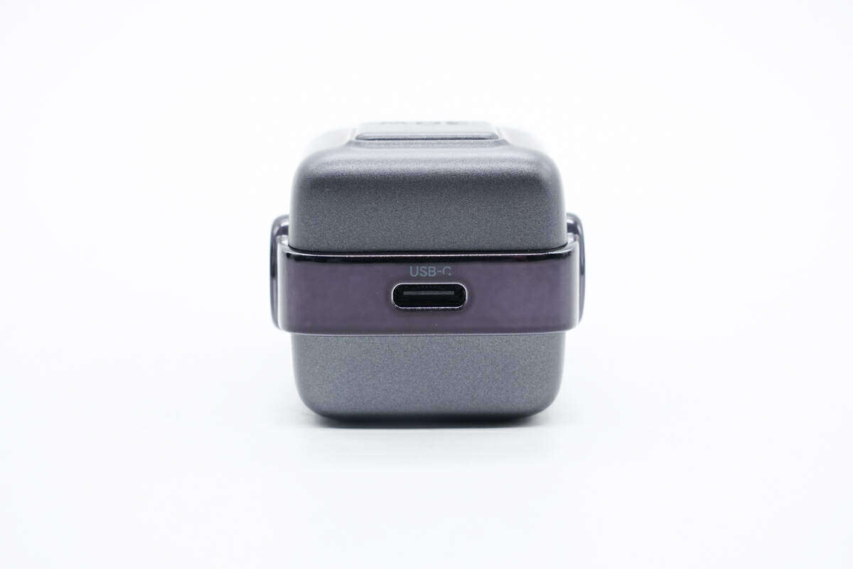 既是充电器也是手办,绿联30W Q湃机器人快充拆解