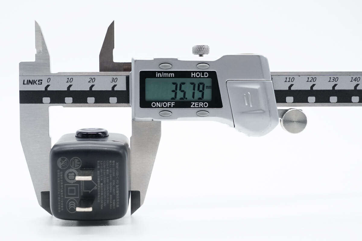 既是充电器也是手办,绿联30W Q湃机器人快充拆解