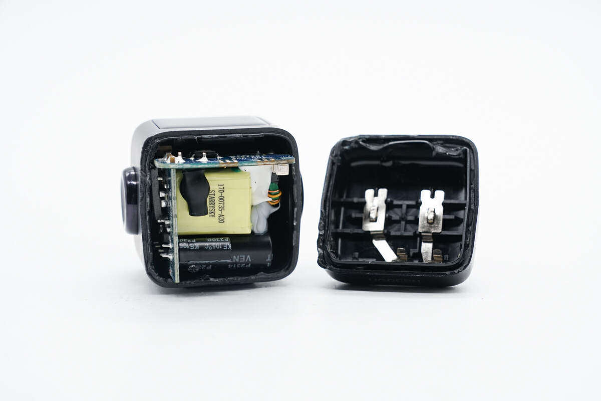 既是充电器也是手办,绿联30W Q湃机器人快充拆解