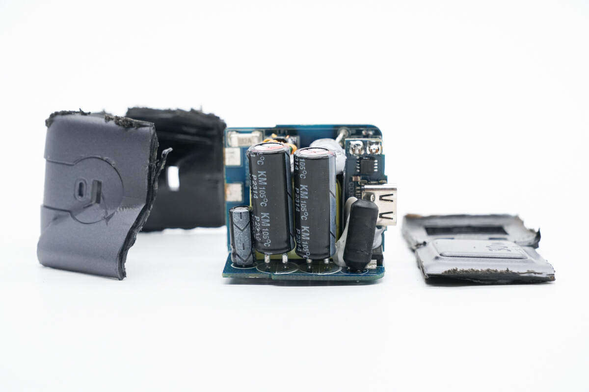 既是充电器也是手办,绿联30W Q湃机器人快充拆解