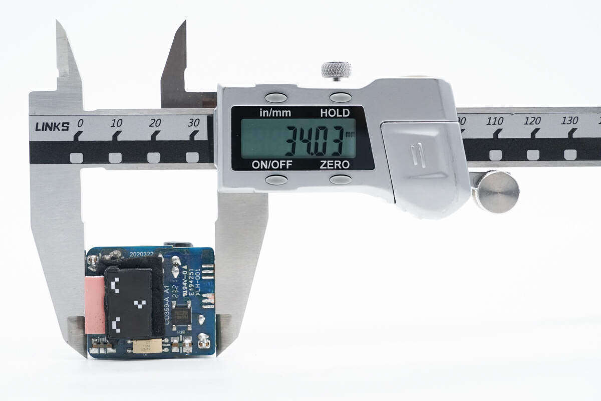 既是充电器也是手办,绿联30W Q湃机器人快充拆解