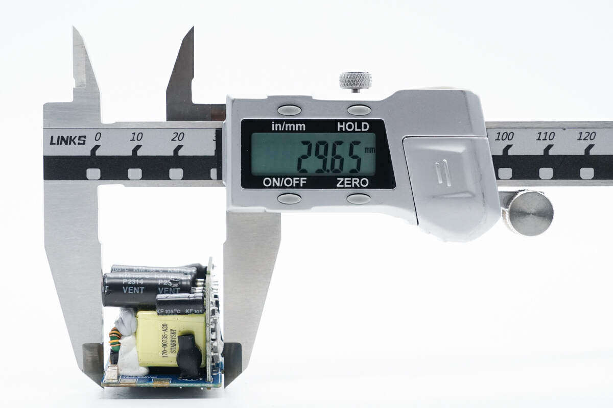 既是充电器也是手办,绿联30W Q湃机器人快充拆解