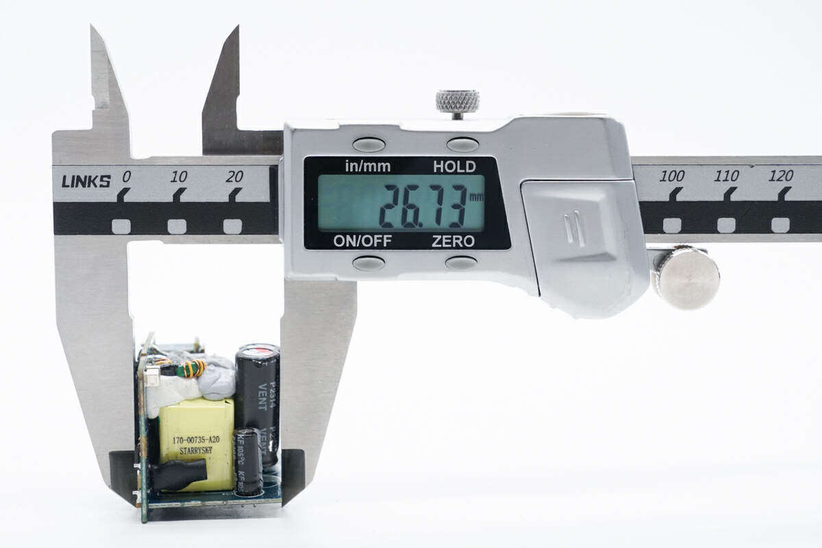 既是充电器也是手办,绿联30W Q湃机器人快充拆解