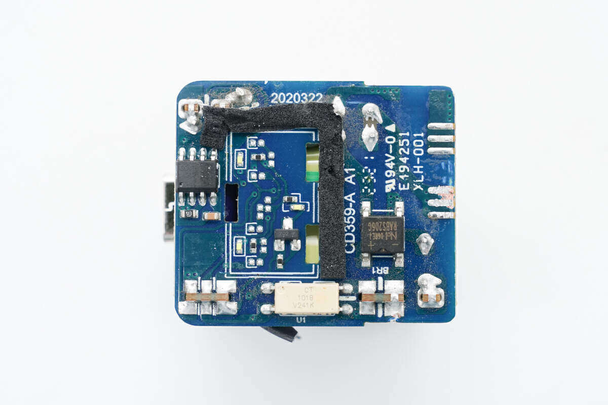 既是充电器也是手办,绿联30W Q湃机器人快充拆解