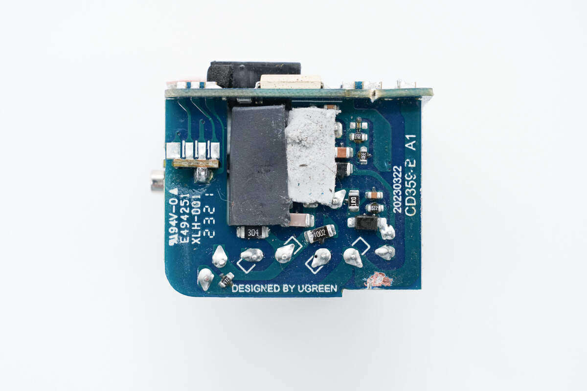 既是充电器也是手办,绿联30W Q湃机器人快充拆解