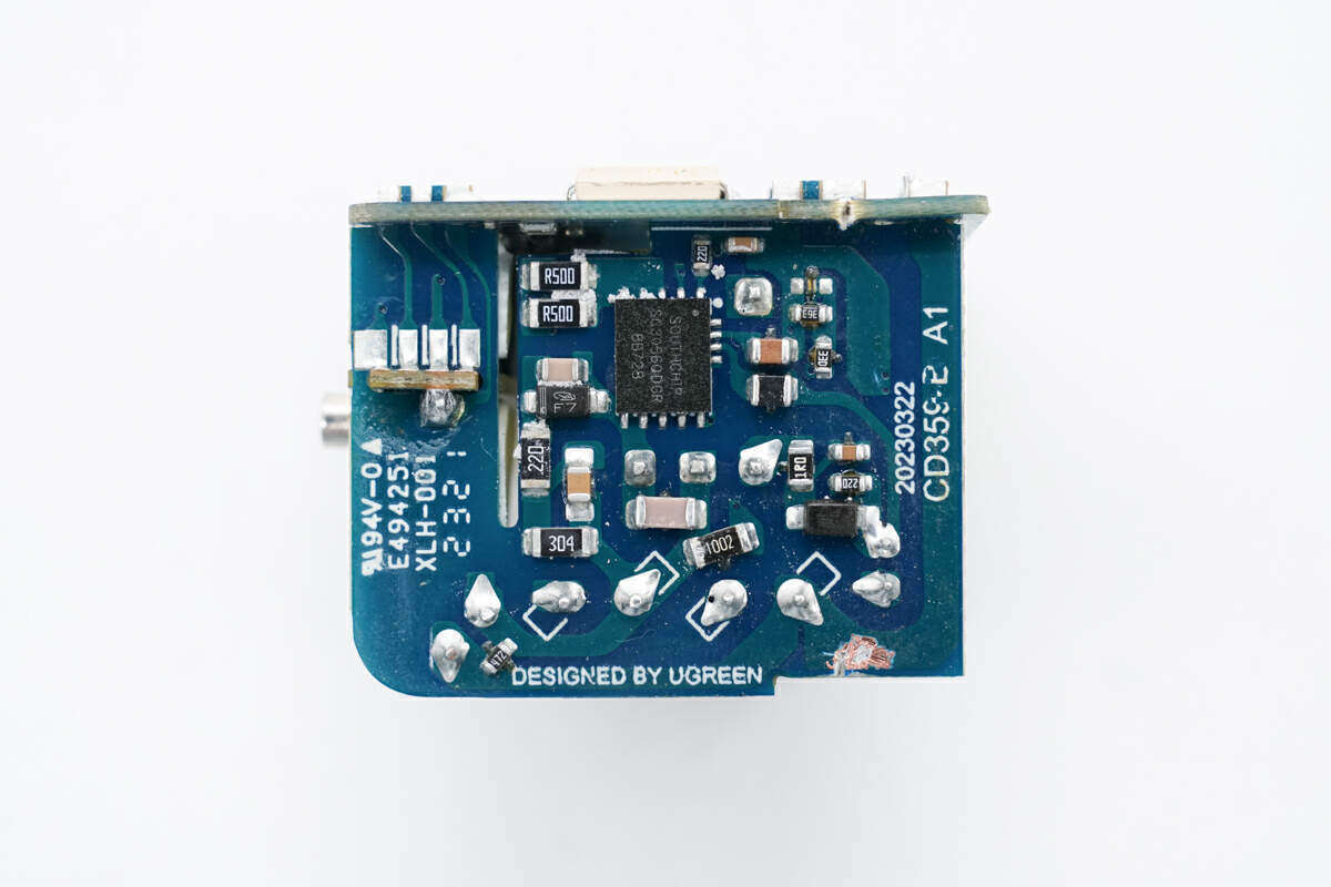 既是充电器也是手办,绿联30W Q湃机器人快充拆解