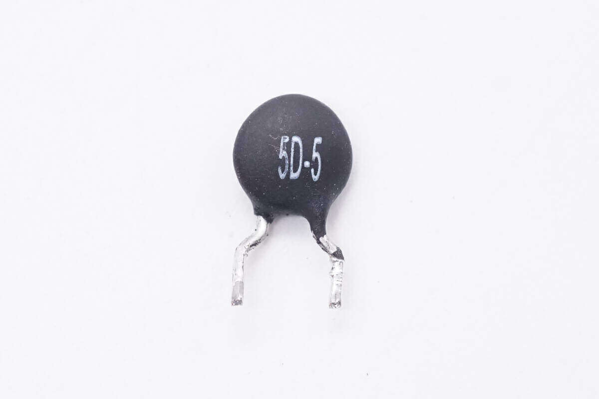 既是充电器也是手办,绿联30W Q湃机器人快充拆解