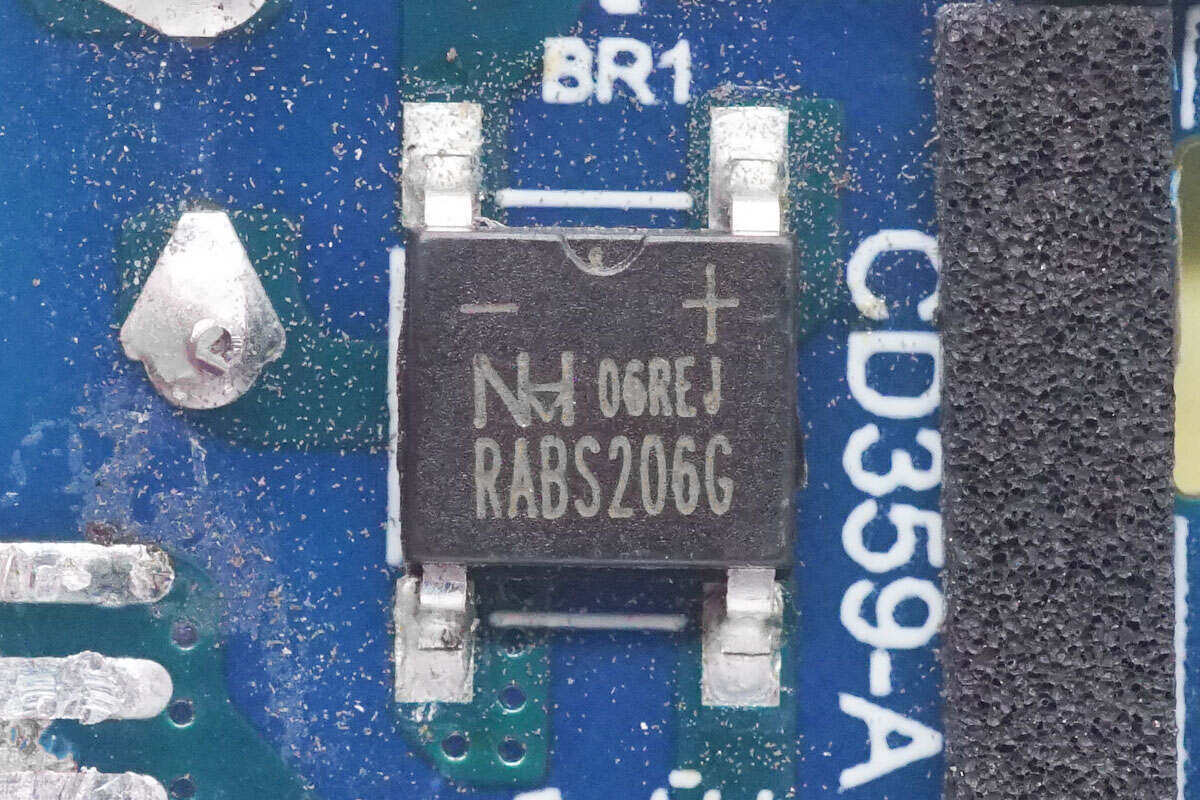 既是充电器也是手办,绿联30W Q湃机器人快充拆解