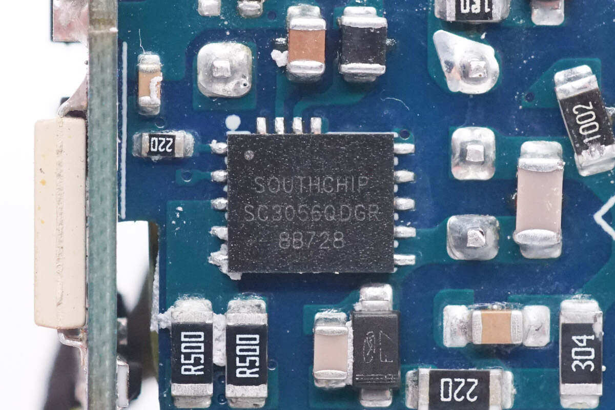 既是充电器也是手办,绿联30W Q湃机器人快充拆解