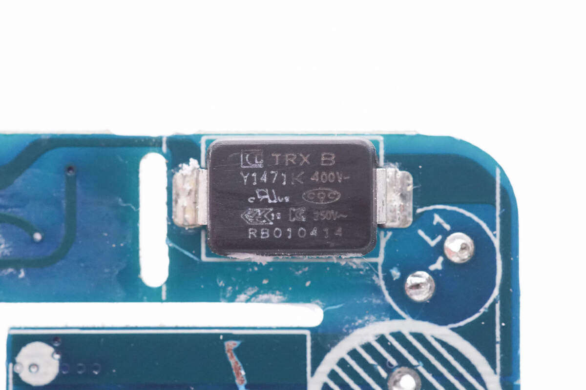 既是充电器也是手办,绿联30W Q湃机器人快充拆解