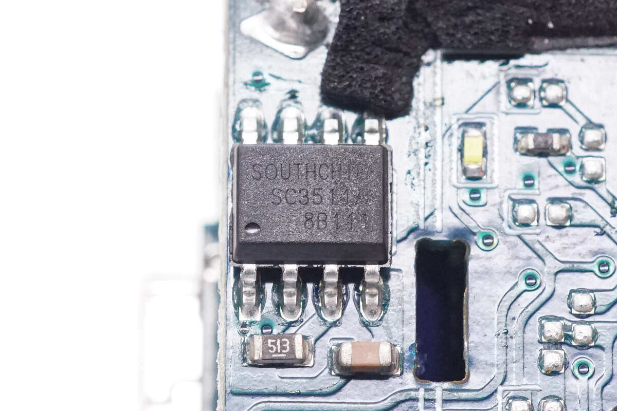 既是充电器也是手办,绿联30W Q湃机器人快充拆解