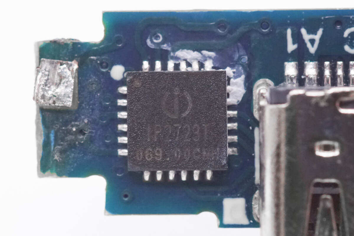 既是充电器也是手办,绿联30W Q湃机器人快充拆解