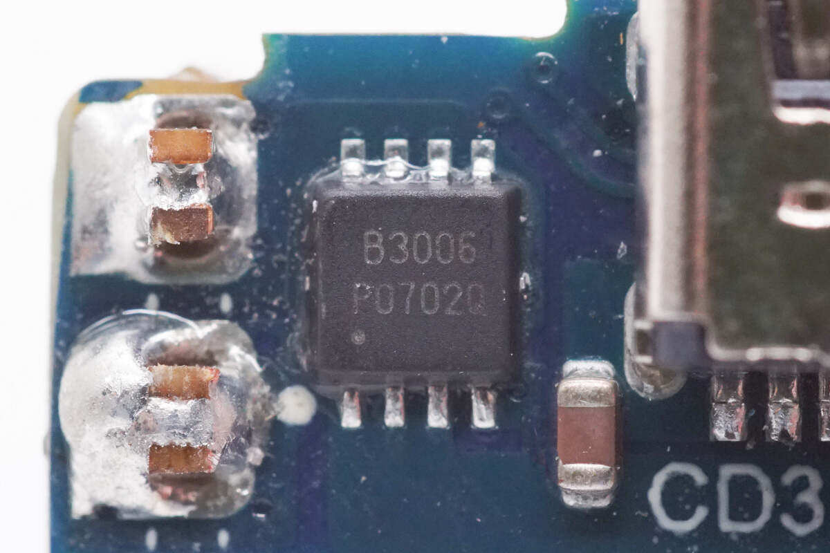 既是充电器也是手办,绿联30W Q湃机器人快充拆解