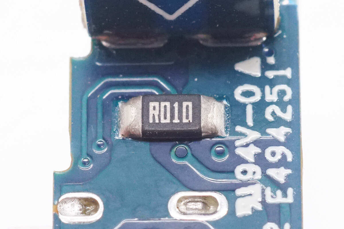 既是充电器也是手办,绿联30W Q湃机器人快充拆解