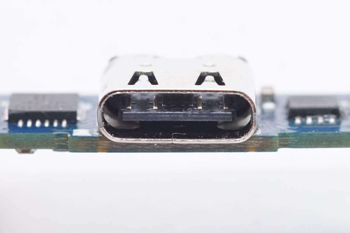 既是充电器也是手办,绿联30W Q湃机器人快充拆解