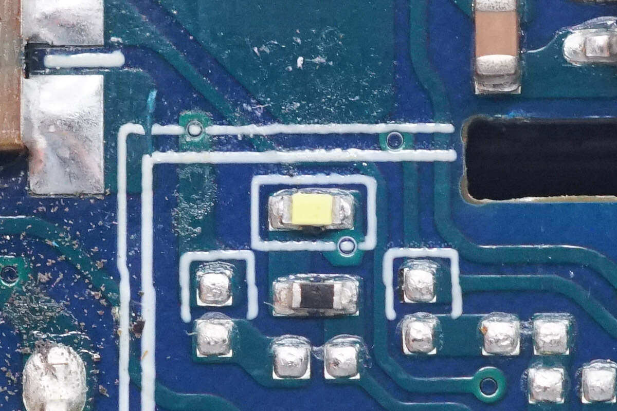 既是充电器也是手办,绿联30W Q湃机器人快充拆解
