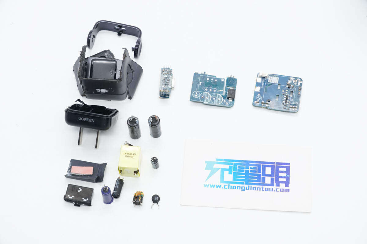 既是充电器也是手办,绿联30W Q湃机器人快充拆解