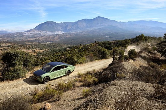 太阳能汽车技术引领潮流：Stella Terra独占鳌头