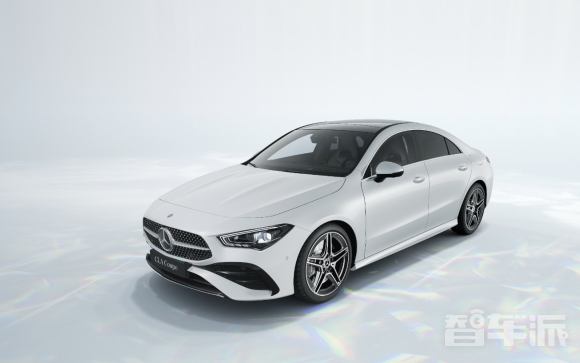 新一代CLA四门轿车登场 奔驰引领科技与豪华的完美结合