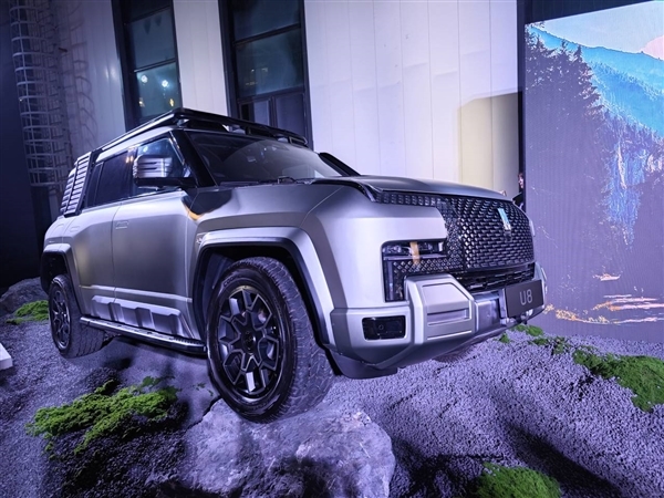 比亚迪仰望U8投入生产，市场需求暴增至3万订单