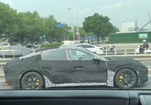 小米汽车的首款电动轿车曝光:设计与技术亮点